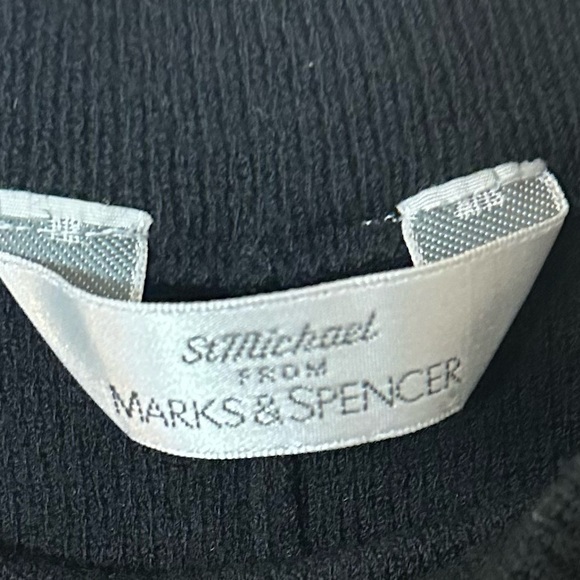 St Michael from Mark and Spencer Black Pencil Skirt - Picture 6 of 8